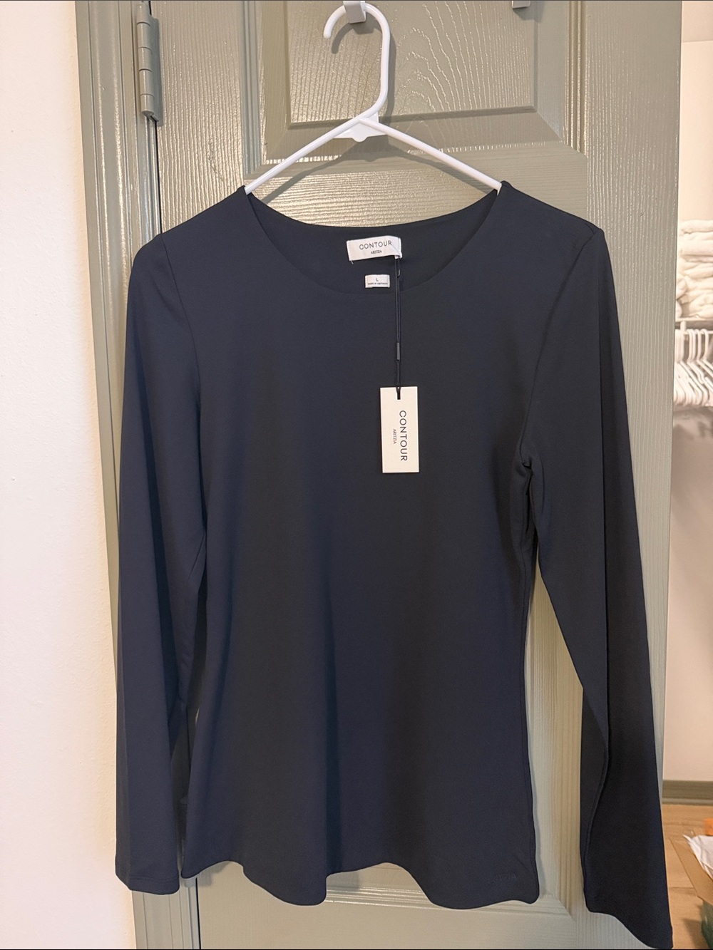 Aritzia Contour Long-Sleeve Crewneck Top in Deep Navy